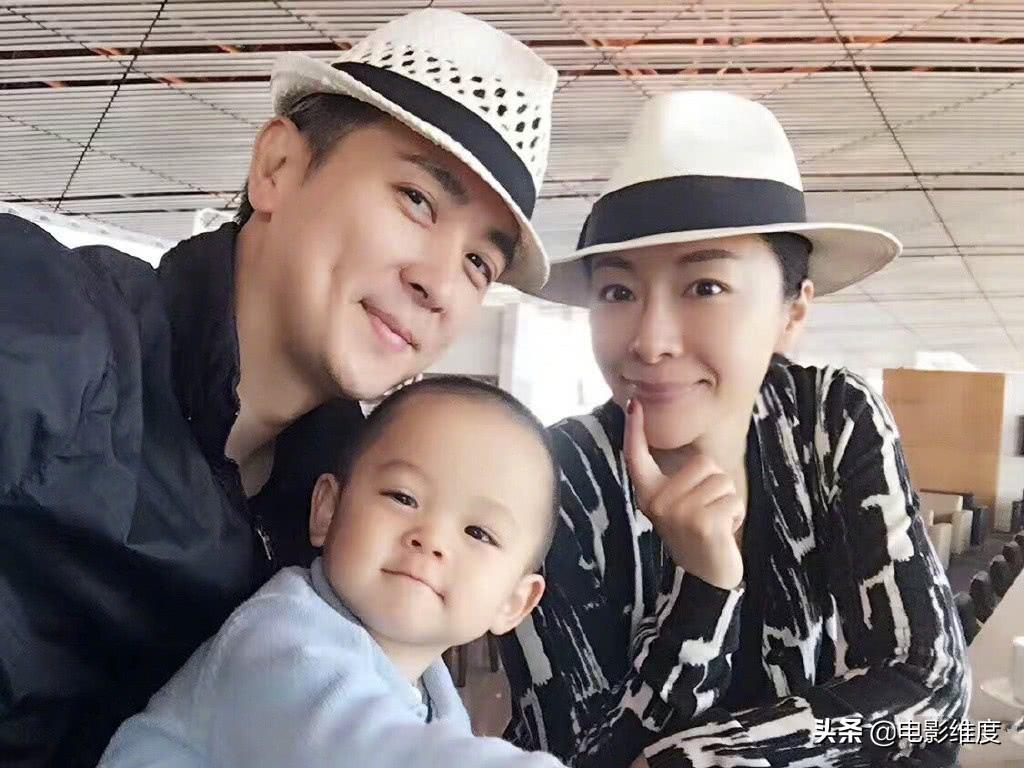 保剑锋老婆是谁(44岁保剑锋低调娶演员何珈好,儿子颜值高像爸爸,一家3口很幸福)