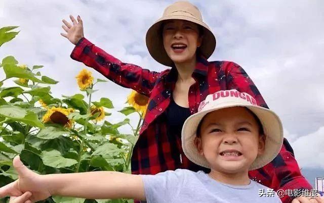 保剑锋老婆是谁(44岁保剑锋低调娶演员何珈好,儿子颜值高像爸爸,一家3口很幸福)