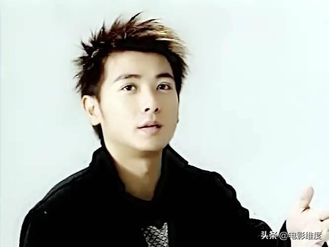 保剑锋老婆是谁(44岁保剑锋低调娶演员何珈好,儿子颜值高像爸爸,一家3口很幸福)