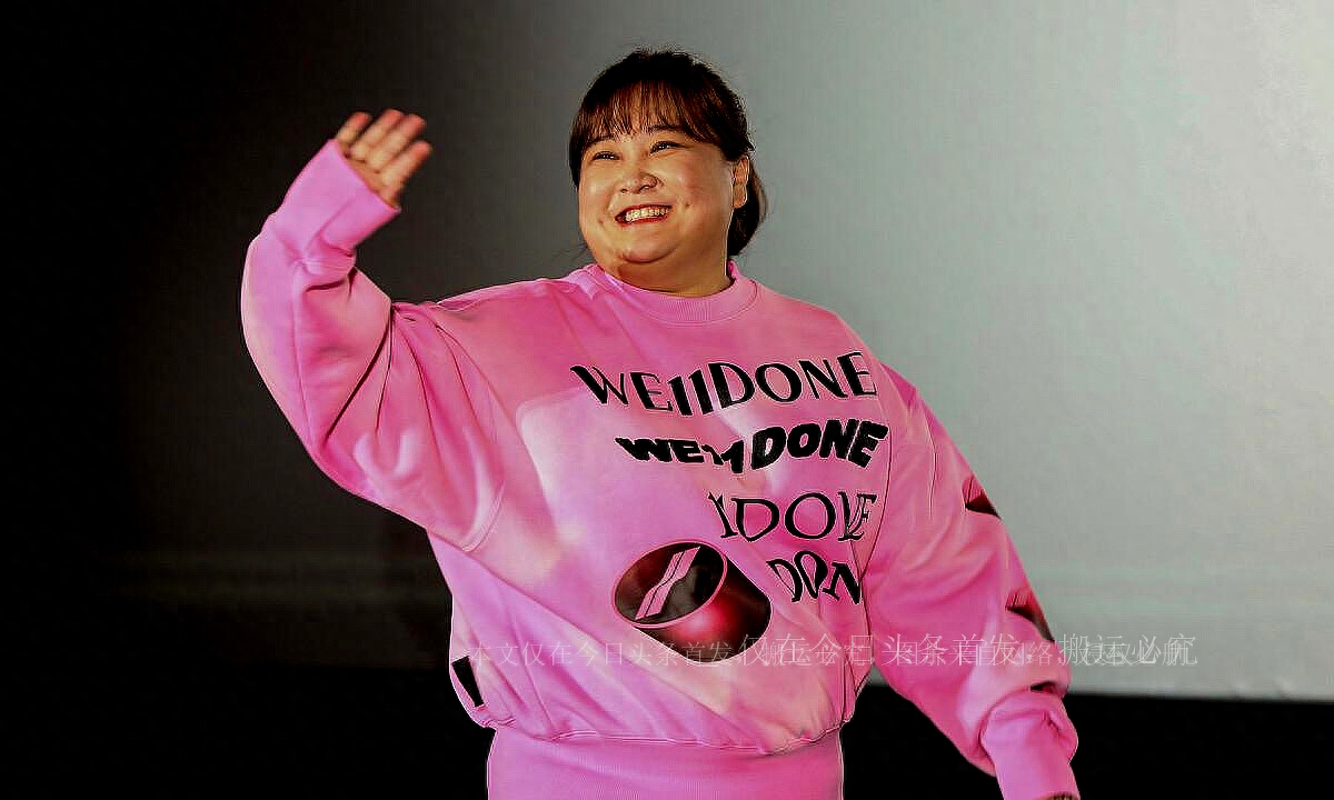 “编剧杀手”贾玲个人资料：年近四十还未婚，她的感情经历是个迷