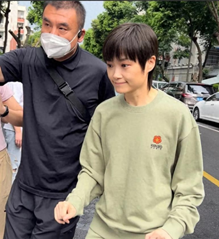 李宇春个人资料：从《超级女声》到奇装异服，她的魅力无人能挡！