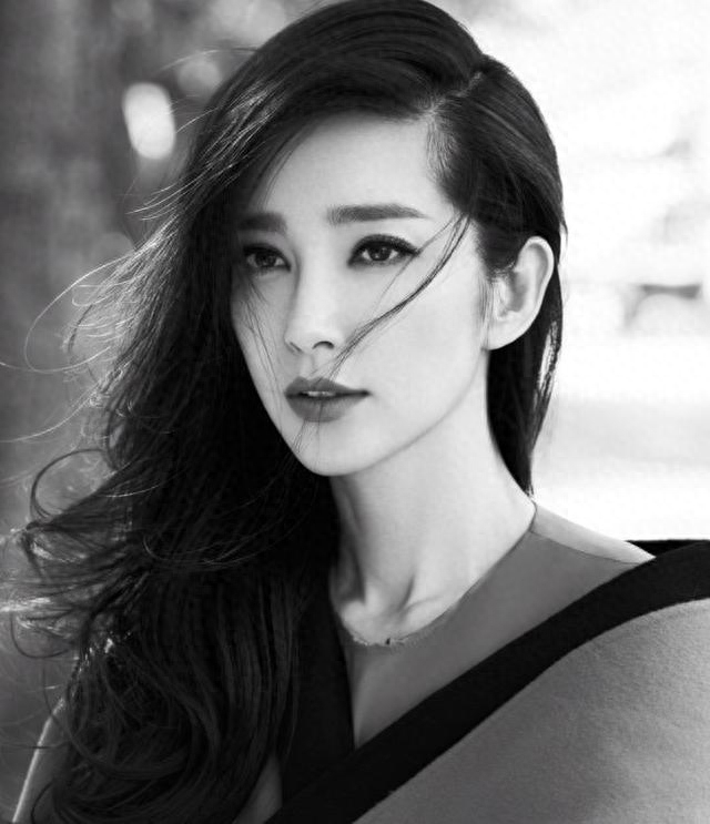 “顶级富婆”李冰冰个人资料:开2900万豪车身家百亿,一部戏片酬达上亿元