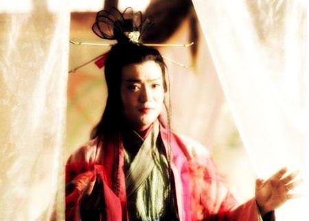 东方不败的师傅是谁(东方不败的师傅究竟是谁,为何能成为光明左使? )