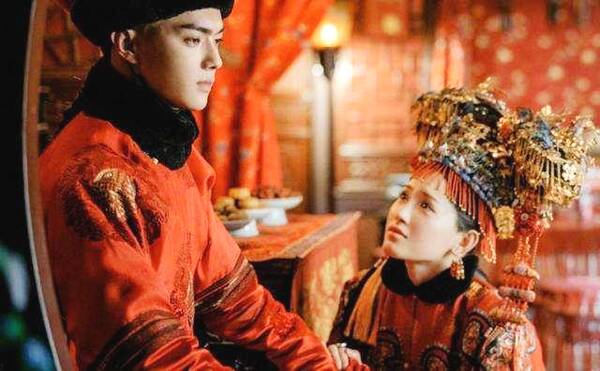 尔晴是谁(她是历史上的尔晴,满门皇亲国戚,家中出了三位大清皇后)