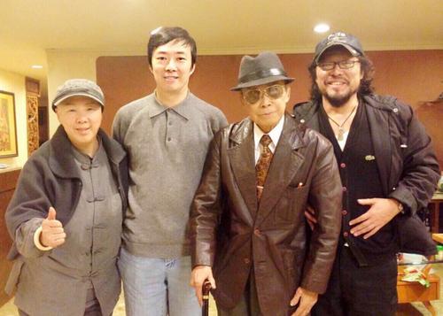 费玉清的哥哥是谁(乐坛常青树费玉清和他哥哥张菲之间的趣事,当之无愧的龙兄虎弟)