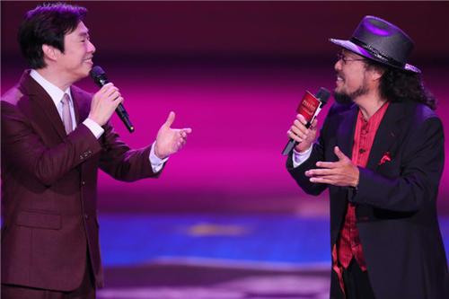 费玉清的哥哥是谁(乐坛常青树费玉清和他哥哥张菲之间的趣事,当之无愧的龙兄虎弟)