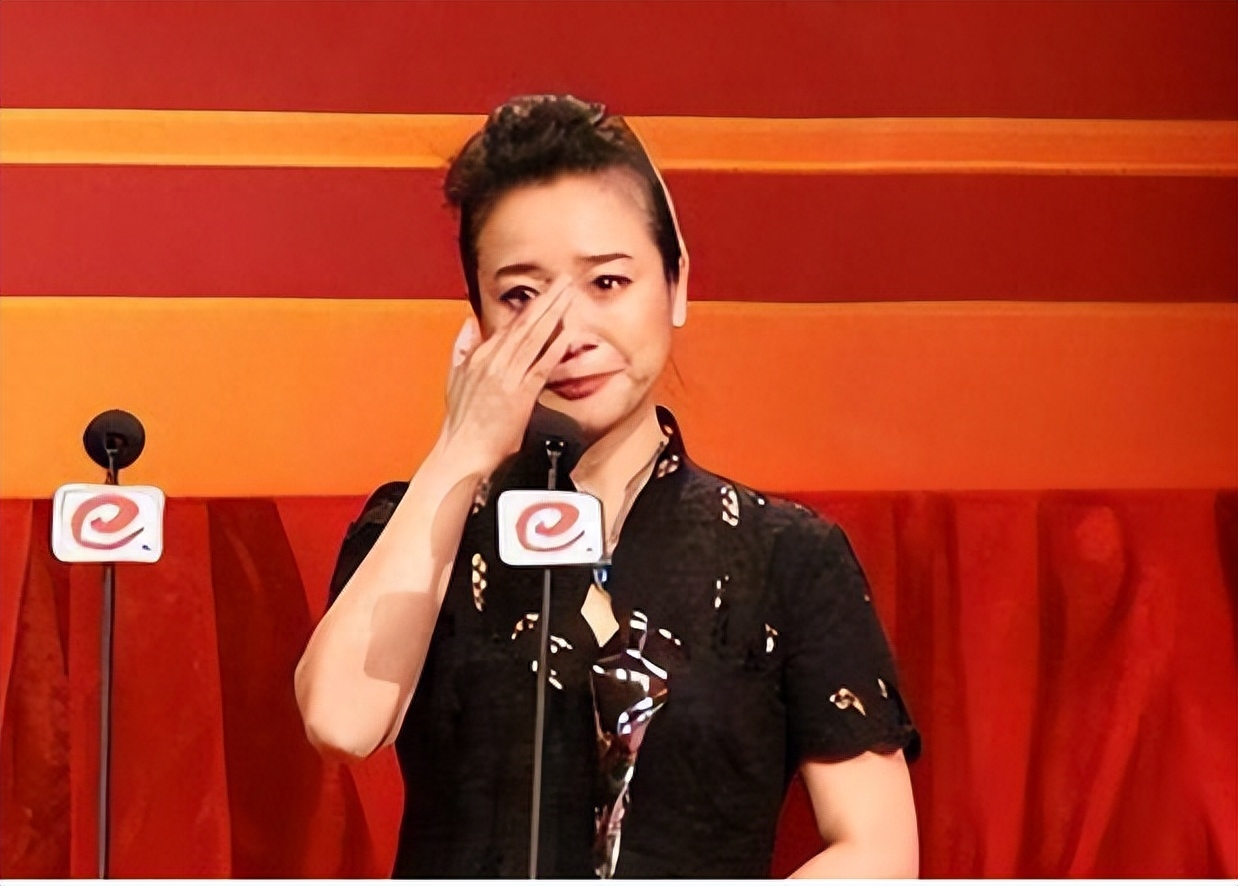 “国民媳妇”陈小艺个人资料:丈夫生病靠轮椅活动,现状怎么样