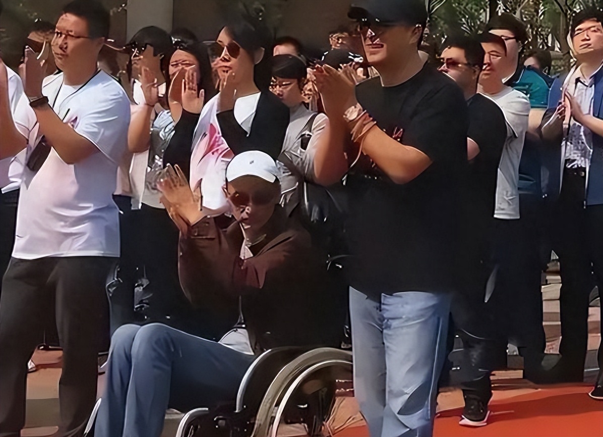 “国民媳妇”陈小艺个人资料:丈夫生病靠轮椅活动,现状怎么样