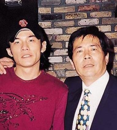 周杰伦个人资料：含泪与离异父亲和解，绝不让自己的孩子生活在单亲家庭