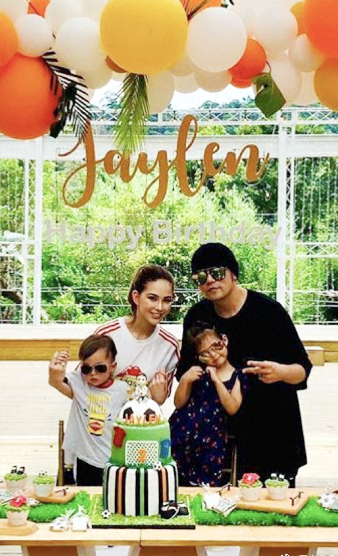 周杰伦个人资料：含泪与离异父亲和解，绝不让自己的孩子生活在单亲家庭