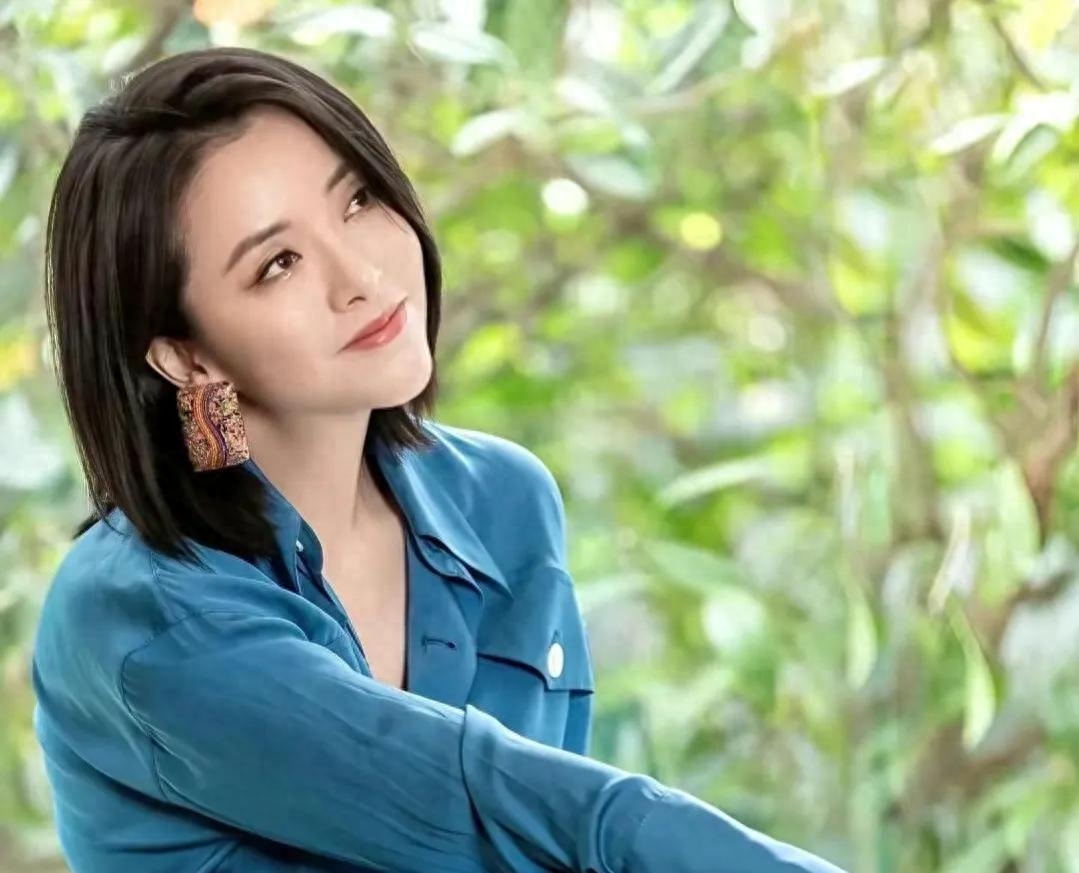 黄小蕾个人资料：抱过杜淳，追过大张伟，最后却和认识38天的男友闪婚闪孕