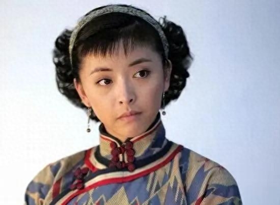 黄小蕾个人资料：抱过杜淳，追过大张伟，最后却和认识38天的男友闪婚闪孕