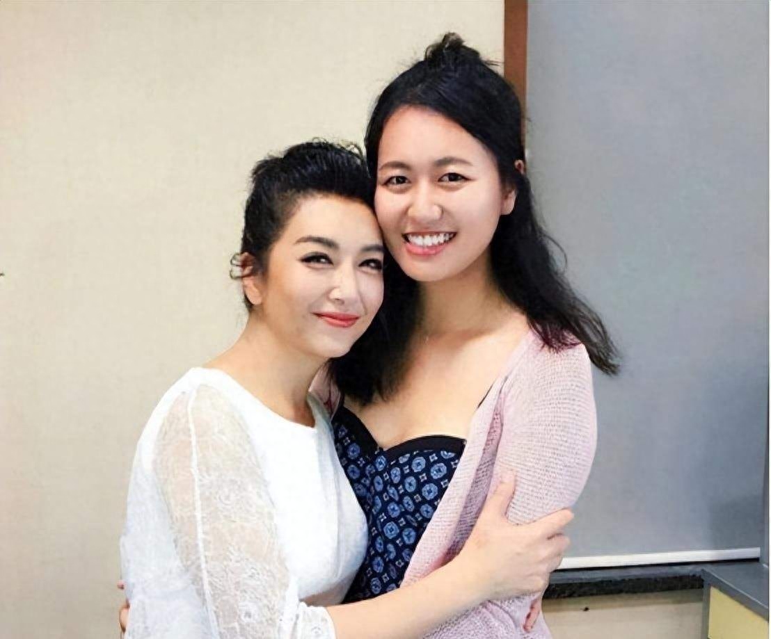 江珊个人资料:四度恋上硬汉,高曙光、靳东是前任,53岁重获爱情