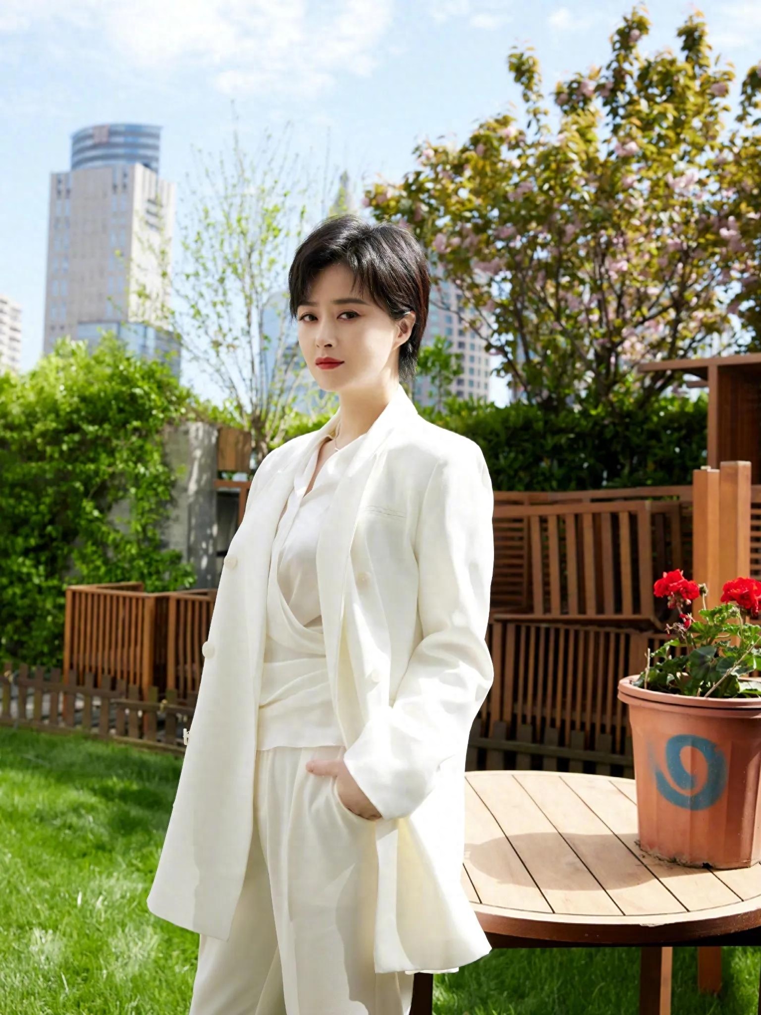 蒋欣的个人资料:心酸成名史,和她背后的男人女人