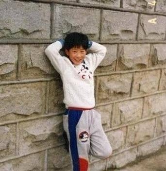 井柏然个人资料：单亲家庭长大的他，如今凭什么混的风生水起