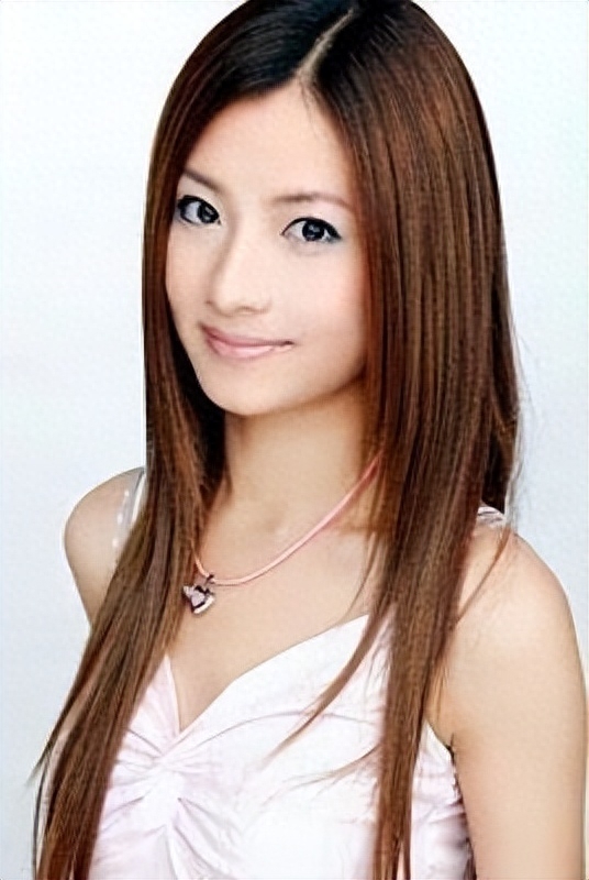 “精灵女孩”沈丽君个人资料：28岁嫁入豪门，35岁舍下一双儿女跳楼身亡