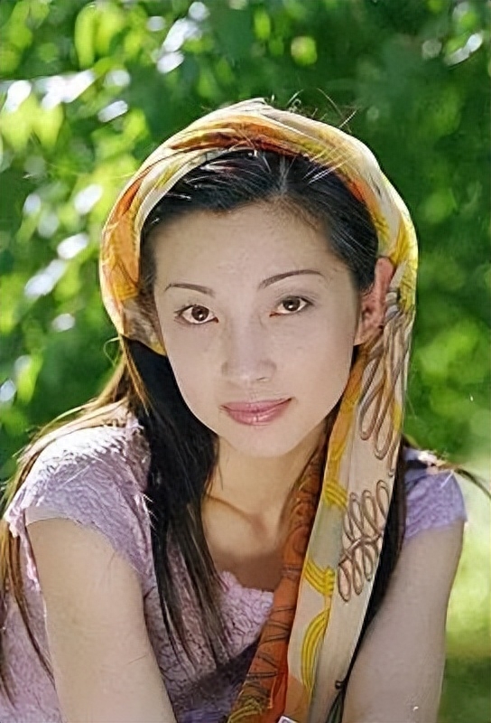 李冰冰 个人资料:50岁未婚无子,从农村女到大明星,她付出了多少“代价”