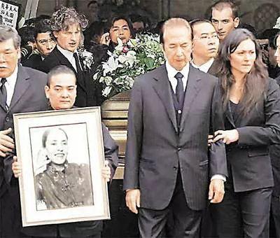 黎婉华是谁害的(悲惨的黎婉华:儿子死了,女儿疯了,在病床上看着丈夫何鸿燊纳妾)