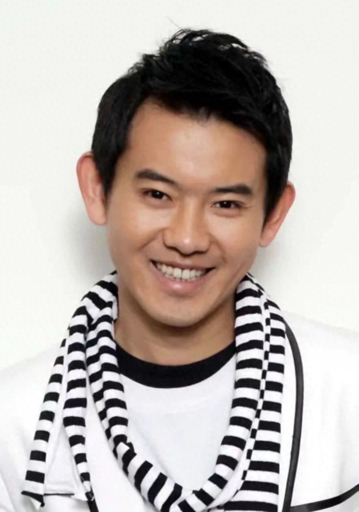 李响个人资料:7年卑微恋爱,求婚孙骁骁无果后,幡然醒悟过上幸福人生