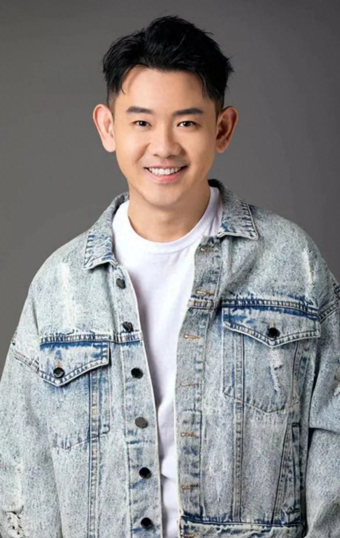 李响个人资料:7年卑微恋爱,求婚孙骁骁无果后,幡然醒悟过上幸福人生