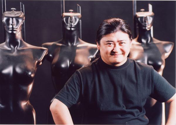 刘欢的老婆是谁(原来刘欢的老婆就是她,面相大气穿着特别,女儿刘一丝长得很漂亮)