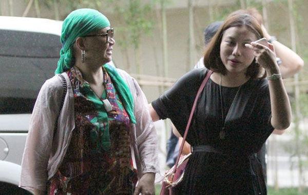 刘欢的老婆是谁(原来刘欢的老婆就是她,面相大气穿着特别,女儿刘一丝长得很漂亮)