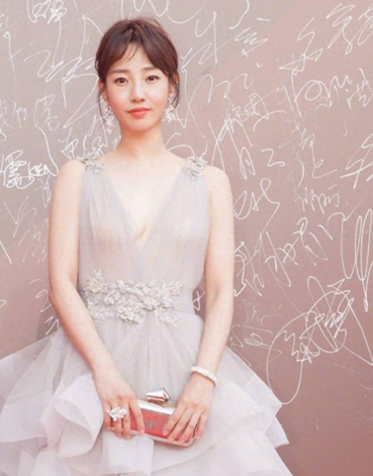 票房女王白百何个人资料:与陈羽凡八年婚姻被指借夫上位,38岁复出翻红