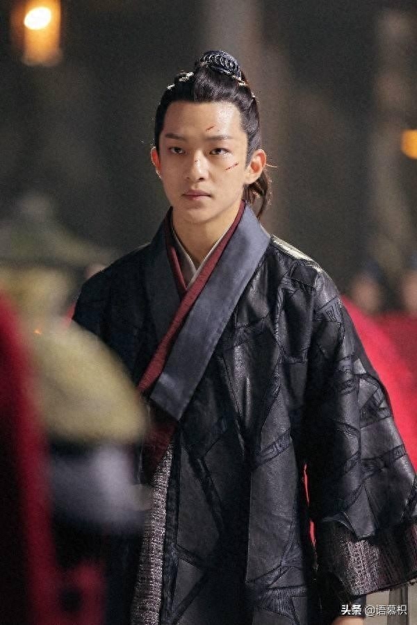 屈楚萧个人资料:因私生活被质疑,如今凭实力洗白,靠“张万森”一角爆火