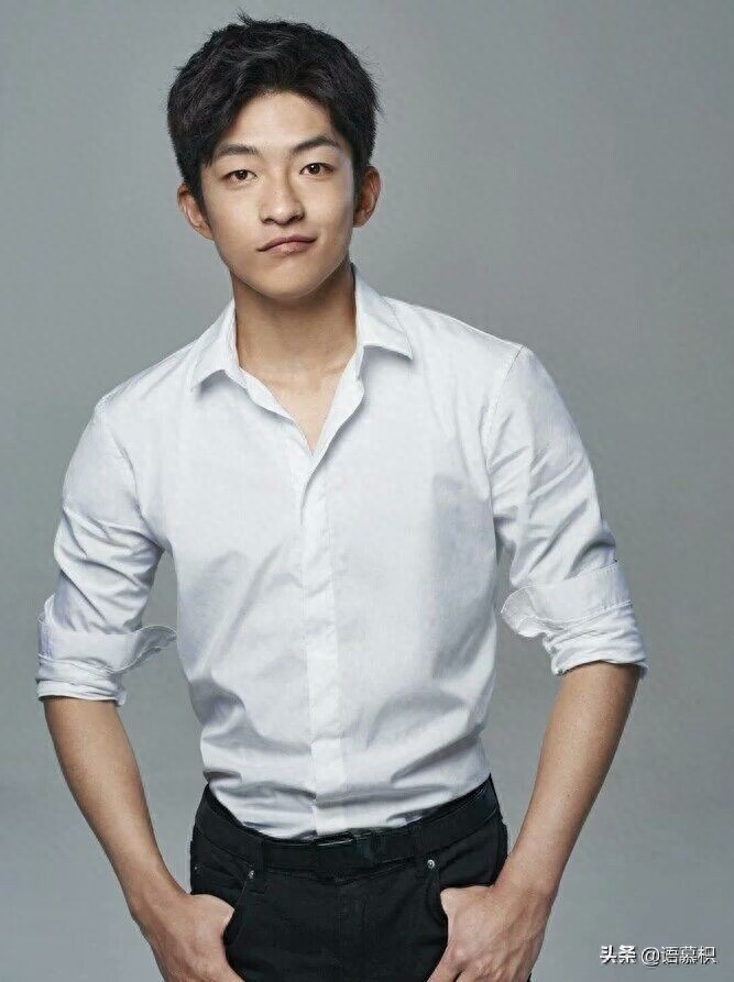 屈楚萧个人资料:因私生活被质疑,如今凭实力洗白,靠“张万森”一角爆火