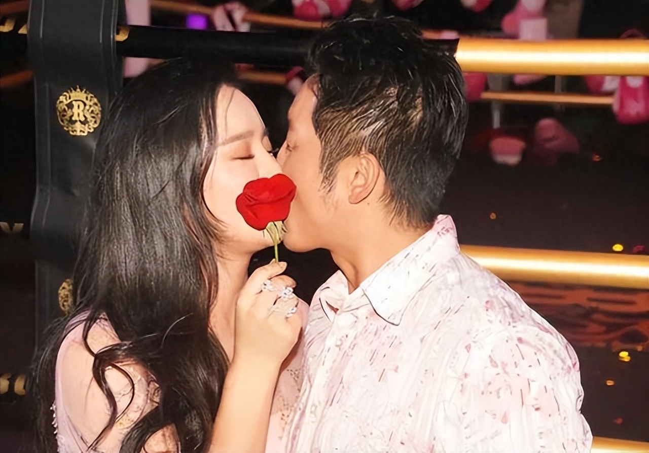 拳王娇妻冉莹颖个人资料：为老公从央视辞职，被甩23次，为救邹市明拼三胎