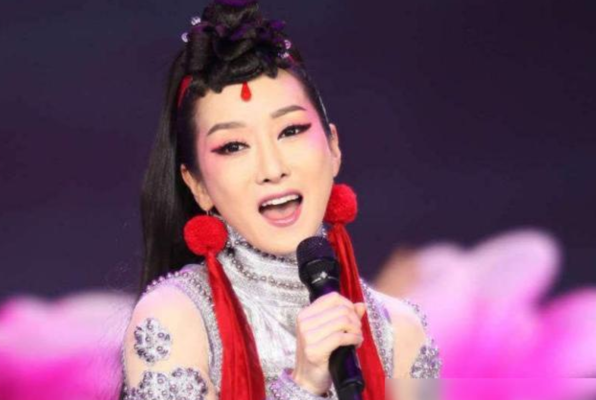 萨顶顶是谁(36岁的萨顶顶,走到今天能怪谁呢?跌落的口碑到底是回不去了)