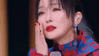 萨顶顶是谁(36岁的萨顶顶,走到今天能怪谁呢?跌落的口碑到底是回不去了)