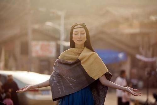 萨顶顶是谁(36岁的萨顶顶,走到今天能怪谁呢?跌落的口碑到底是回不去了)