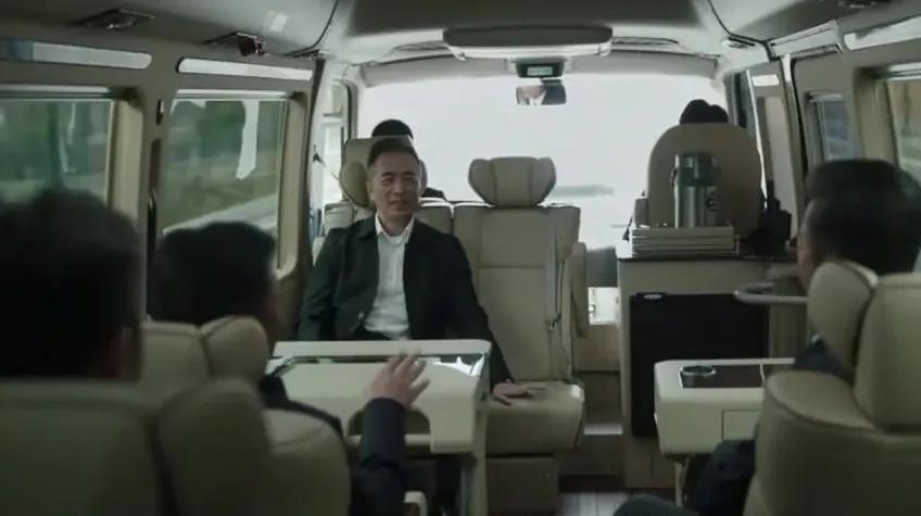 扫黑风暴王政是谁(《扫黑风暴》最大的老虎王政现身,高明远把麦佳送给沉迷女色的他)