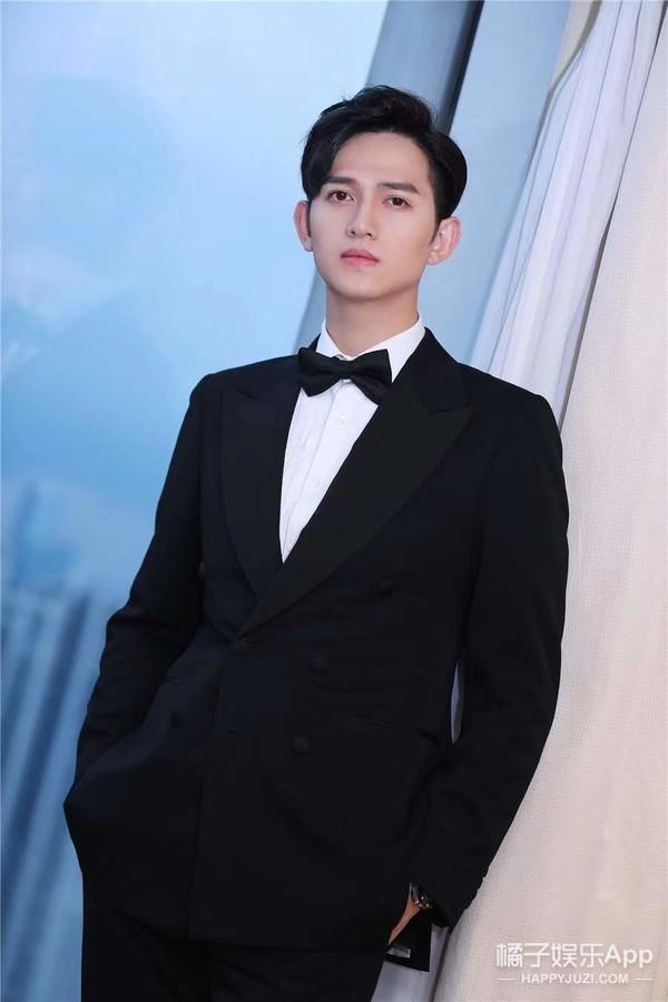 杀阡陌是谁演的(还记得《花千骨》的杀阡陌吗?现在变身晒娃狂魔了?)