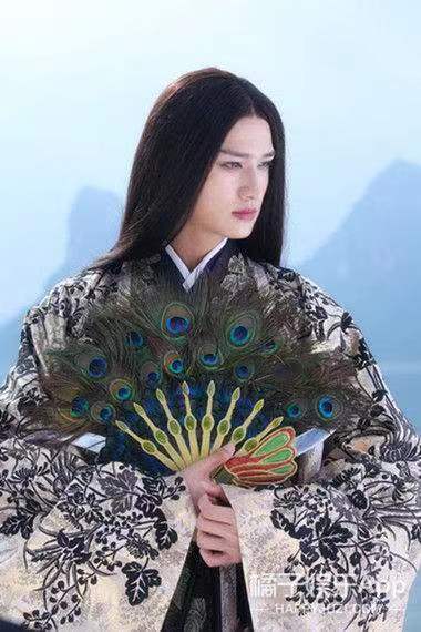 杀阡陌是谁演的(还记得《花千骨》的杀阡陌吗?现在变身晒娃狂魔了?)