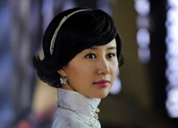 舒畅个人资料:一岁父母离异被父弃养 十岁母亲病逝 出名后生父上门相认