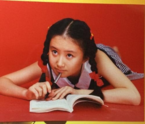 舒畅个人资料:一岁父母离异被父弃养 十岁母亲病逝 出名后生父上门相认