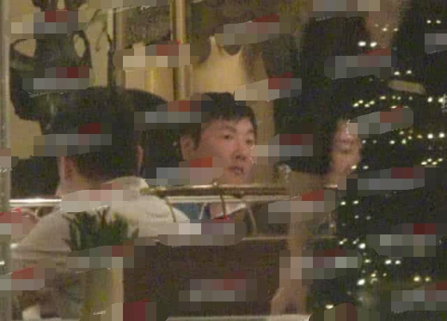 孙楠的老婆是谁(孙楠与妻子潘蔚双双幸福肥很有夫妻相,给老婆夹菜亲吻脸颊超有爱)