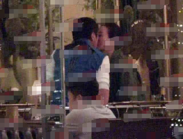 孙楠的老婆是谁(孙楠与妻子潘蔚双双幸福肥很有夫妻相,给老婆夹菜亲吻脸颊超有爱)