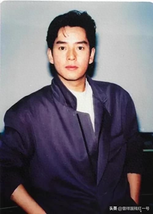 谭咏麟个人资料：80年代香港歌坛领头人 ，被誉为歌坛校长