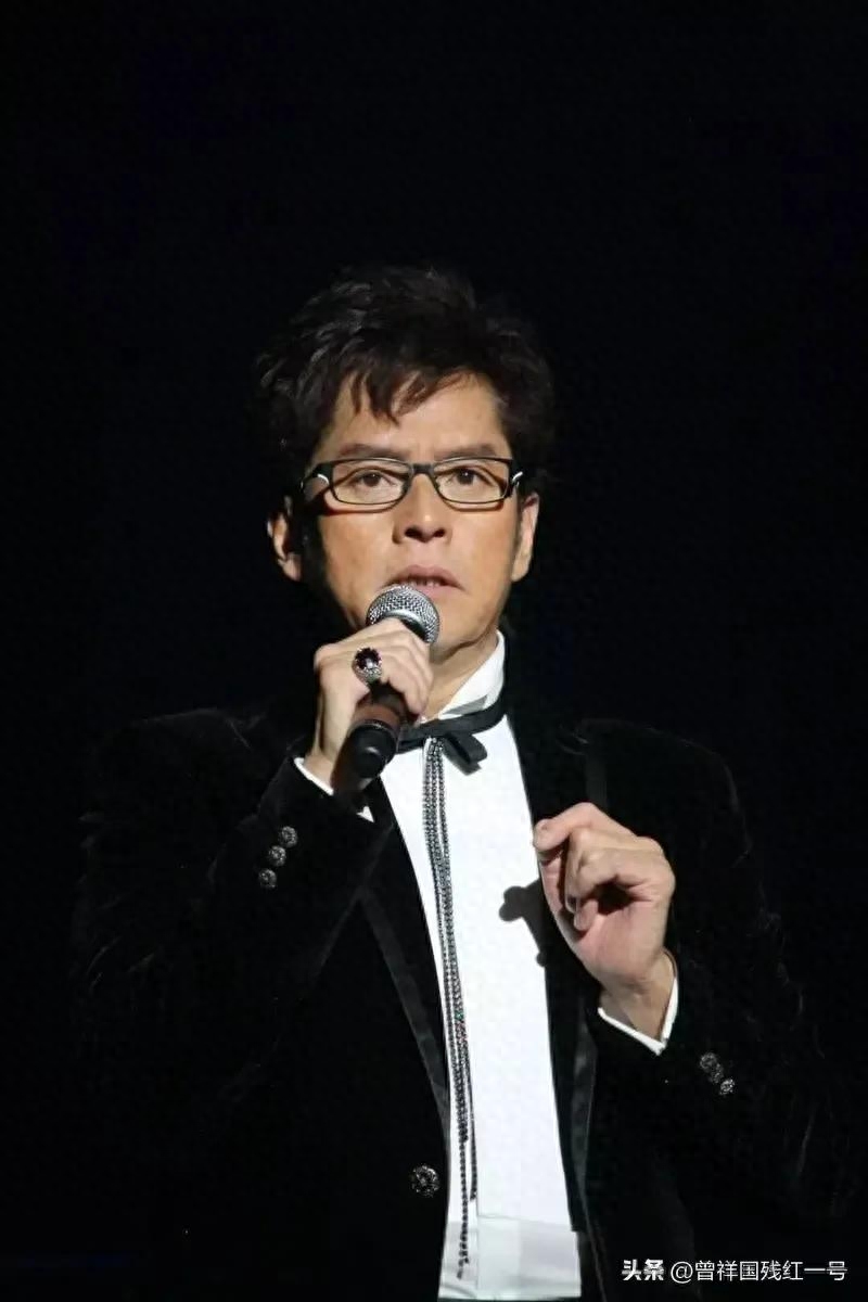 谭咏麟个人资料：80年代香港歌坛领头人 ，被誉为歌坛校长