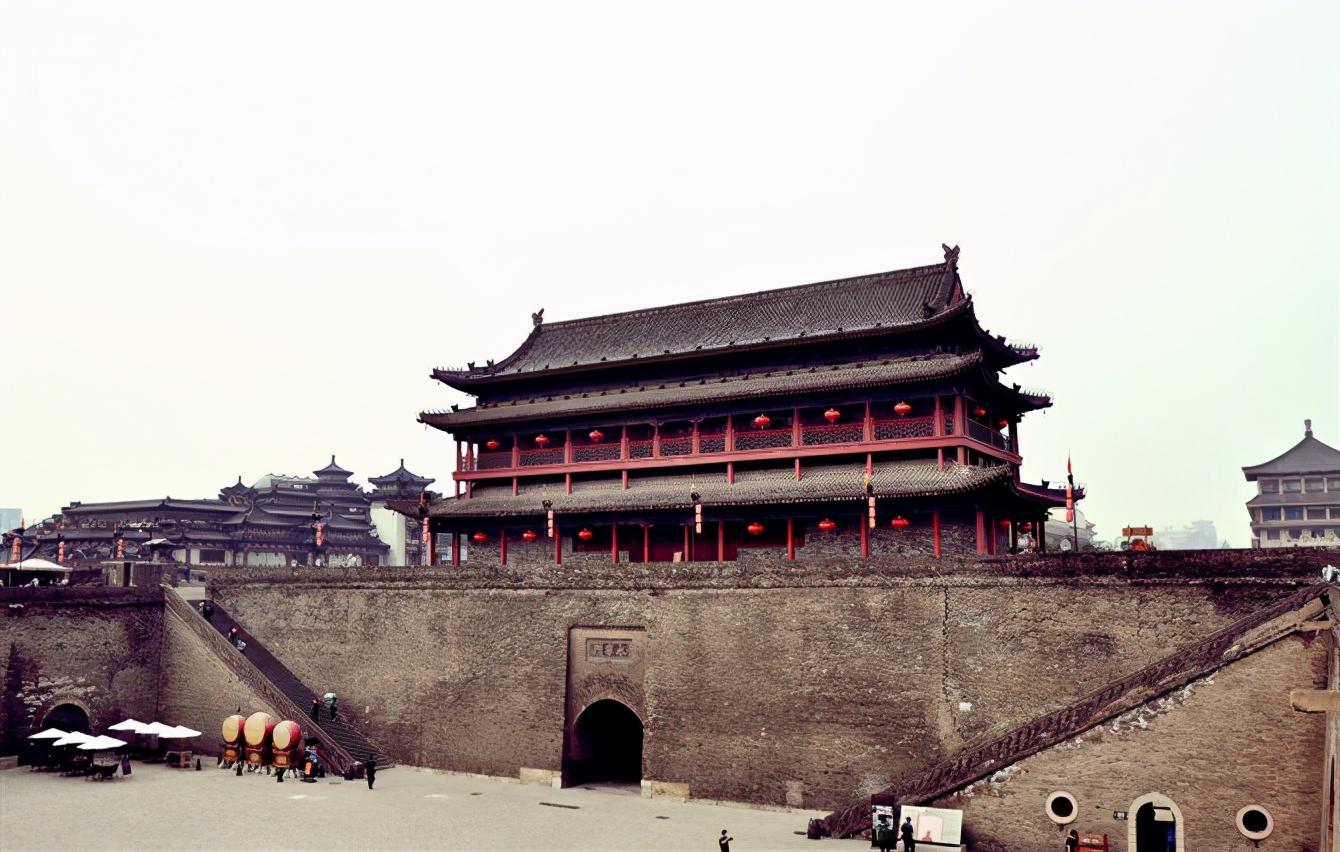 唐诗蜀道难的作者是谁(李白从未走过蜀道,为何身在长安,却写出了《蜀道难》?)