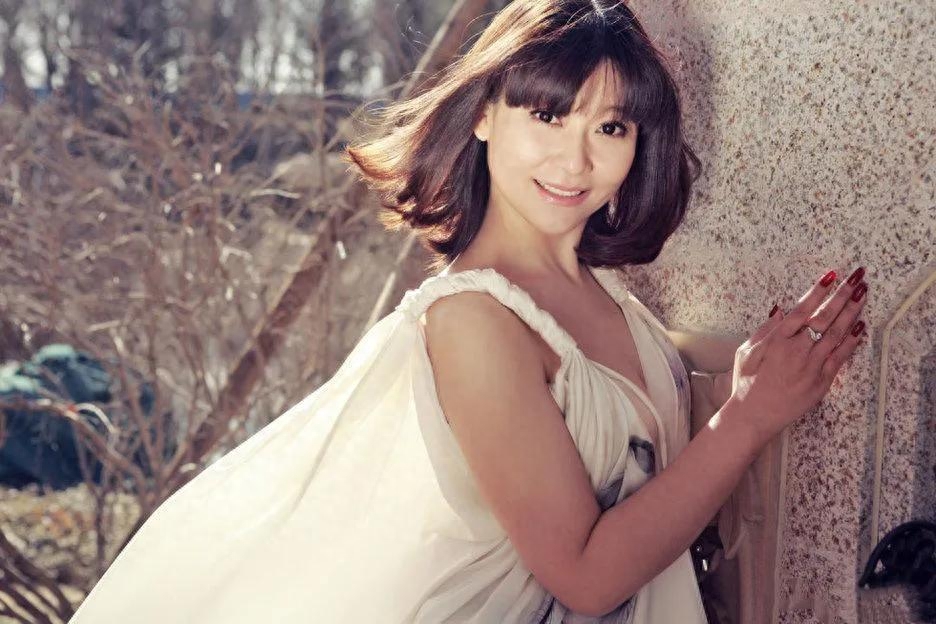 王志文个人资料：情史最丰富的影帝，恋过许晴爱过徐帆，最后迎娶女总裁