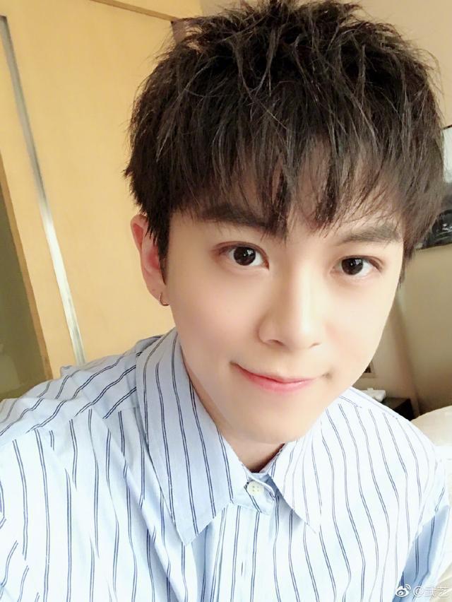 武艺爸爸是谁(快男萌系男神武艺,父亲居然是歌手武力,难怪颜值唱功俱佳)