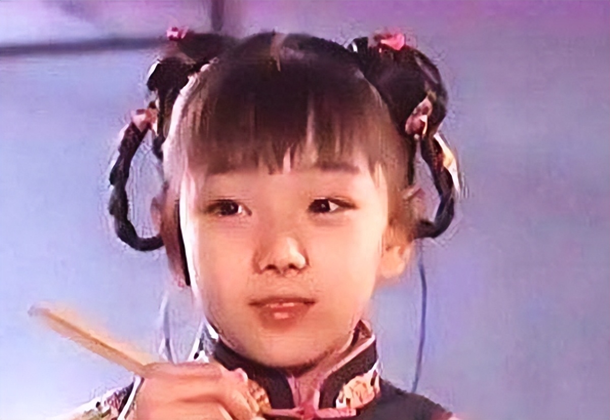 “小鸽子”胡雅斯个人资料：6岁出道，13岁隐退，31岁却剃度出家为尼