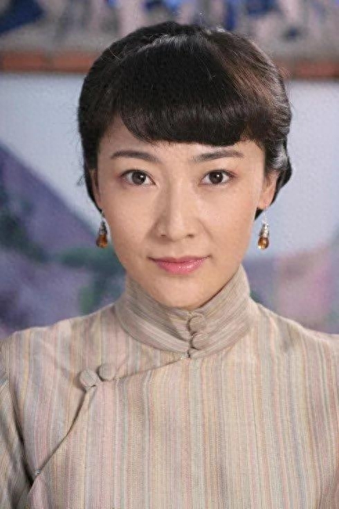 演员阿斯茹个人资料，嫁给瘫痪的谷智鑫，结婚9年生两子