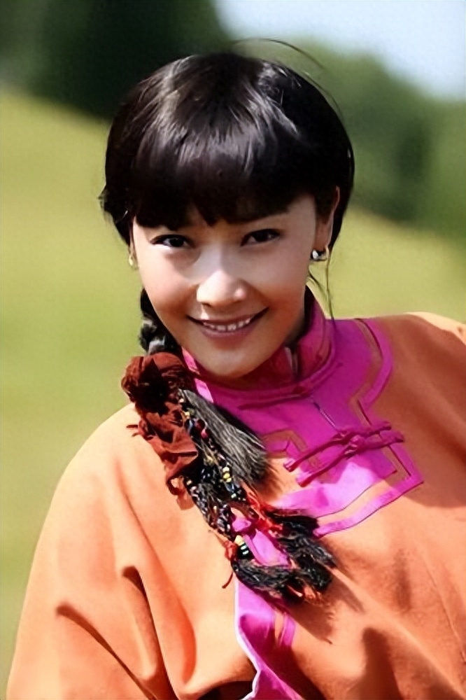 演员阿斯茹个人资料，嫁给瘫痪的谷智鑫，结婚9年生两子