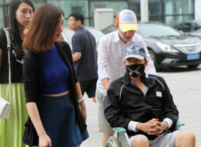 演员谷智鑫个人资料：34岁拍戏坠马瘫痪，女友照顾他9年，未办婚礼成遗憾