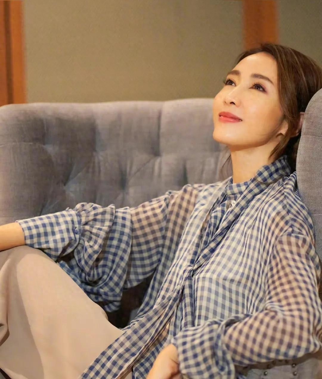 演员黎姿个人资料:嫁残疾丈夫生3个女儿,如今她还好吗?